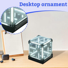 Cubo infinito a LED, lampada decorativa a illusione ottica con superfici a specchio, alimentata tramite USB.