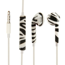 Cluasáin sreangaithe EarPods comhoiriúnacha le cianrialtán; dath agus patrún seolta go randamach.:S-IP5G-6943B Bronntanas Iontas
