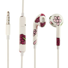 Cluasáin sreangaithe EarPods comhoiriúnacha le cianrialtán; dath agus patrún seolta go randamach.:S-IP5G-6943A Bronntanas Iontais
