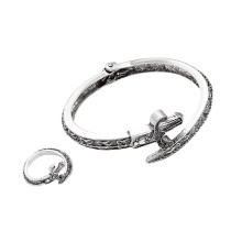 Einzigartiges Schmuckset mit offenem Armreif und Ringen-Silber