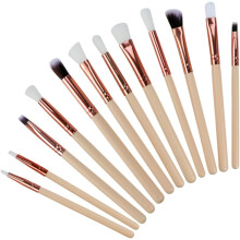 Set de 24 brochas de maquillaje profesionales para la aplicación de base y sombra de ojos.