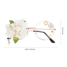 Modieuze Witte Single Bril Met Rozenketting En Punk Accessoires