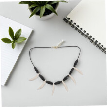 Colar decorativo rústico dente pingente tribal resina design para homens mulheres para Halloween traje e selva-tema eventos