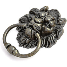 Antieke bronzen deurklopper met leeuwenkop, gemaakt van zinklegering, klassiek ontwerp.