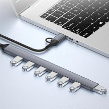 Hub USB Ă 7 ports, dont 6 ports USB 2.0 et 1 port USB Type-C, en alliage d'aluminium.