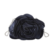 Avondclutch voor een bruiloft met afneembare ketting en satijnen afwerking.