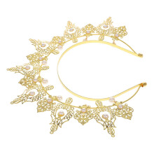 Bandeau couronne dorée orné de perles, accessoire vintage pour femme, idéal pour les mariages, les soirées et les fêtes.