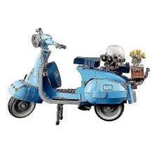 Modellino di moto Vespa 125 "Vacanze Romane" da costruire con mattoncini compatibili con Lego 10298