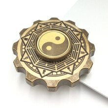 (Taiji Spinner) Metal Gear Revolver Hand Finger Spinner Kreisel Neuheit Gyro Toys