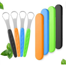 Paquete de 4 cepillos y limpiador de lengua de acero inoxidable con mini estuche de almacenamiento para un aliento fresco.