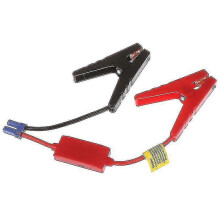 Cable de arranque para coche de alta resistencia con pinzas de protección contra carga inversa.