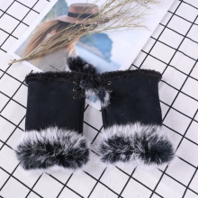 Dames winterhandschoenen zonder vingers, halfvingerig, van imitatiekonijnenbont en suède voor de pols.
