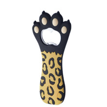 (black leopard print) Flesopener in de vorm van een kattenklauw met magnetische achterkant voor de koelkast, met zachte handgreep.