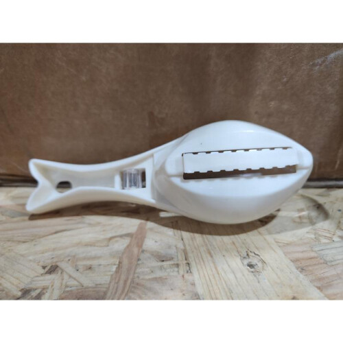 Manual Fish Scaler, Flippy, Fish-Shaped Design with Collection Compartment, Plastic, 15.5x5.5 cm, White 1