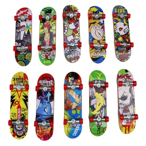Finger Skateboard Alloy Plastic  Skateboard Desktop Ornaments (Random Colors)
