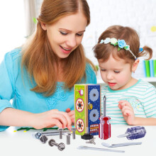 Brettspiel mit Werkzeug für Kinder