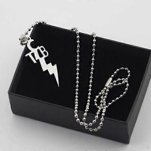 Collier en acier inoxydable avec initiale musicale, pendentif étoile et breloque éclair, finition argentée. 2