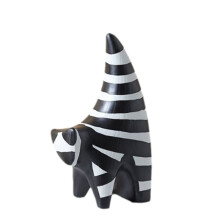 Abstract Resin Cat Statue - Modern Black and White Striped Cat Sculpture, Used for Home Decoration, Simple and Universal