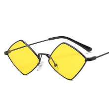 (black yellow) Metalen dameszonnebril, ruitvormig model met UV400-lenzen en CE-certificering.