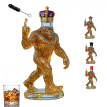 Whiskykaraf met Bigfoot-motief en humoristisch gegraveerd ontwerp, rustieke drankfles voor thuisbardecoratie