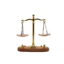 Bilancia vintage ornamentale in metallo, modello di bilancia antica per la giustizia, ideale per la decorazione di casa, ufficio e scri