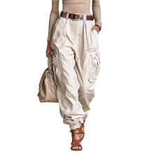Calça Cargo Feminina com Múltiplos Bolsos, Corte Solto, Pernas Largas, Estilo Casual e Moderno para o Dia A Dia Cor de Damasco S