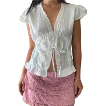 Regata Feminina com Amarração Frontal e Detalhes em Renda, Estilo Anos Y2K, Decote em V, Cropped, Ideal para o Verão, Perfeita para Sair À Noite,