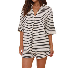 Conjunto de Pijama Feminino Listrado de Duas Peças, Composto Por Camisa de Manga Curta com Botões e Shorts. Branco M