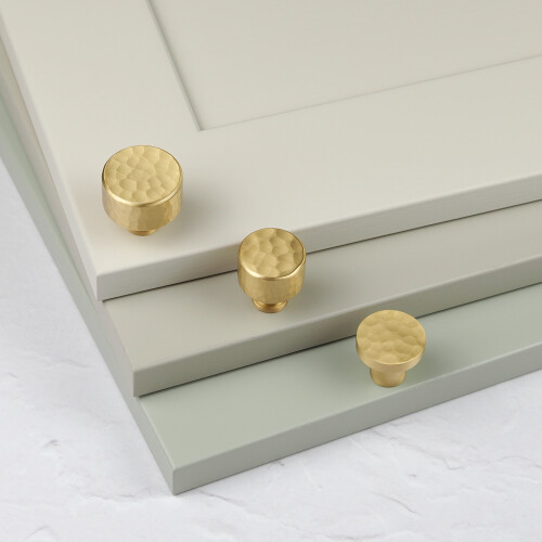 (30mm Knob) Satin Brass Hammered T-Bar Handle & Coordinating Knobs 1