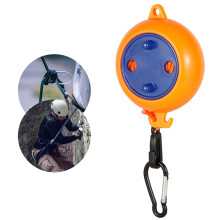 Windfeste, einziehbare Wäscheleine für den Außenbereich mit drehbarem und wiederaufladbarem Behälter.
