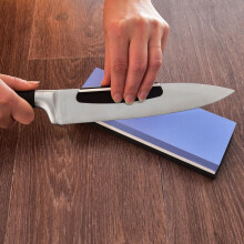 Dobbeltsidet hvæsesten med guide til knive og værktøj