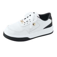 Dikke, kleurblok sneakersokken voor dames, antislip en met vetersluiting.