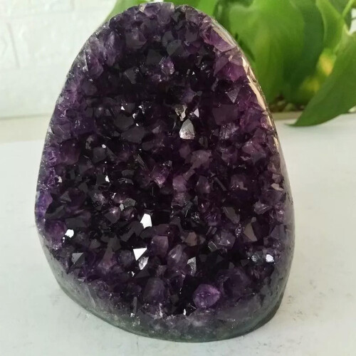 Geodo de quartzo ametista natural com base lapidada (1 peça)