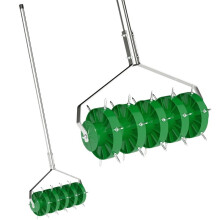 Handmatige gazonbeluchter, 45 cm breed met 30 stalen pinnen.