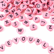 Contas de acrílico em formato de coração com letras rosa, 10,5 x 11,5 mm, 100 peças.