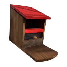(red) Voederbak voor eekhoorns van hout met gemakkelijk te openen deksel, afneembaar paneel en massief houten voederstation.