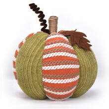 Set di decorazioni a maglia a forma di zucca per l'autunno e Halloween.