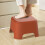 Tabouret en plastique empilable, escabeau compact antidérapant 1