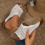 Chinelo feminino de plataforma em couro PU com bico redondo. 2