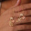 Collier pendentif initiale O pour femme, finition dorée, ajustable 4
