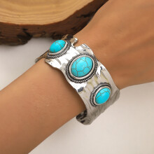 Pulseira vintage estilo faroeste, ajustável e aberta.