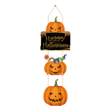 Pălărie de dovleac de hârtie de Halloween și acadea agățată pe ușă
