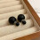 Perlenkugel-Ohrstecker für Damen, schwarz, doppelseitig 1