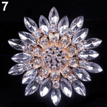 Broche de flor con diamantes de imitación de aleación brillante para mujer, color blanco.