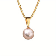 Freshwater Pearl Pendant Necklace in Gold Metal