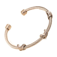 Gedraaide kabelarmband met vintage knoopdesign
