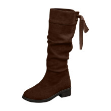 Botas femininas de camurça até o joelho, bico redondo, salto baixo e modelagem frouxa.