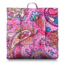 Firkantet boho meditasjonspute med paisleymotiv 22x22