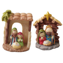 Estatua de la Natividad de la Sagrada Familia: María, José y el Niño Jesús en el pesebre.