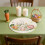 Runde Oster-Tischsets mit Hasen- und Blumenmotiv, 6er-Pack 1